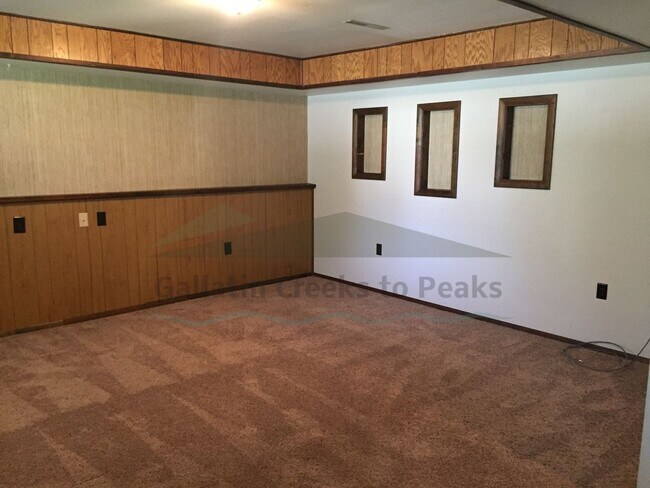 Building Photo - 3BD/2BA Single Family Home