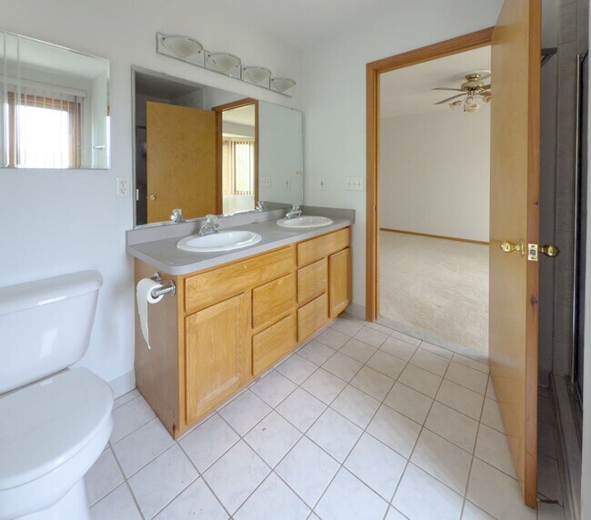 Building Photo - Exceptional Lease Offering in Novi Schools!