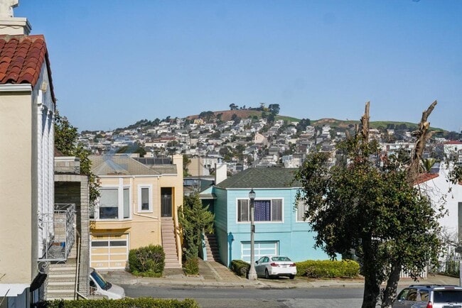 Building Photo - 16 Dunsmuir St