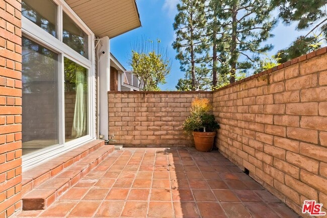 Building Photo - 13011 Mindanao Wy