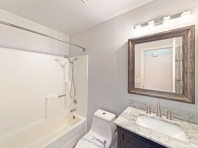 Building Photo - SD: Comfortable 3BD/2BA Home in Oceanside with Community Pool, 2-Car Garage & Walking Trails