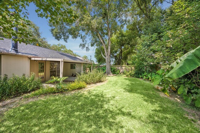 Building Photo - 16723 Colony Bend Dr