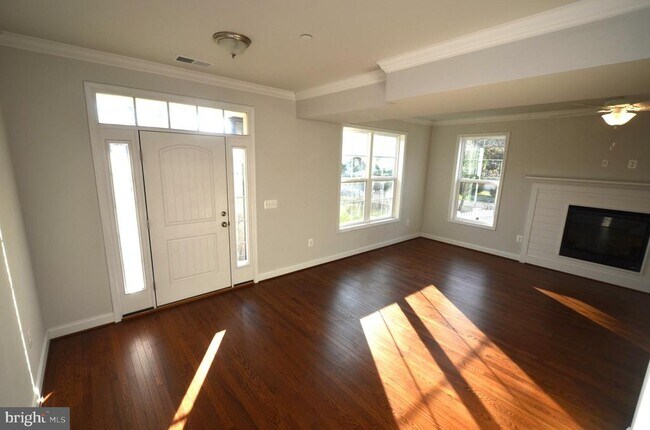 Building Photo - 3541 Oak Dr