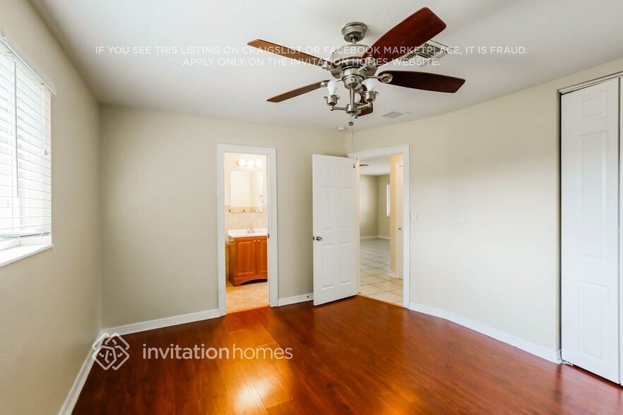 Building Photo - 6740 SW 10th Ct