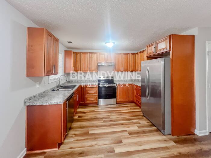 Building Photo - 7170 Ravenwood Ln