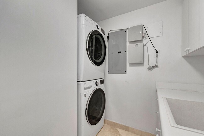 Building Photo - 500 SE Mizner Blvd