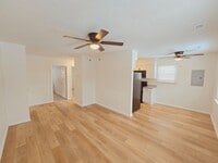 Building Photo - Renovated 2 Bedroom apartment in Hikes Point!