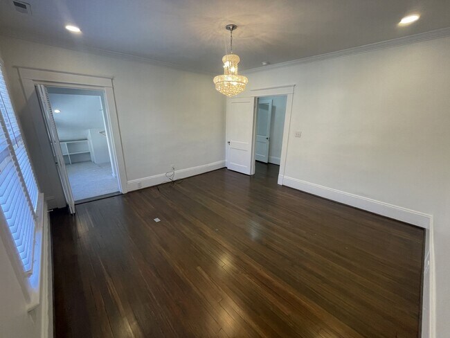 Building Photo - 4 Bd 3 Ba House