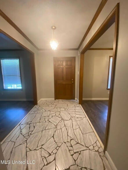 Building Photo - 144 Vaughn Ln