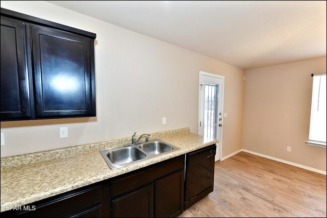 Building Photo - 916 Villa Seca Dr