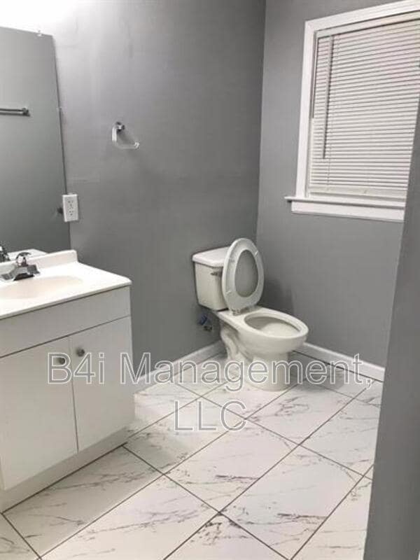 Building Photo - 4692 Beecher St