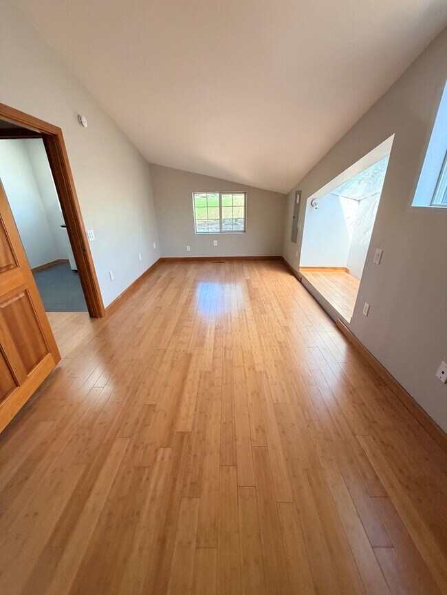 Building Photo - Spacious Home with Office, Studio, Workshop - Endless Possibilities!