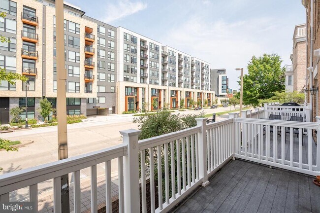 Building Photo - 1236 Harbor Island Walk