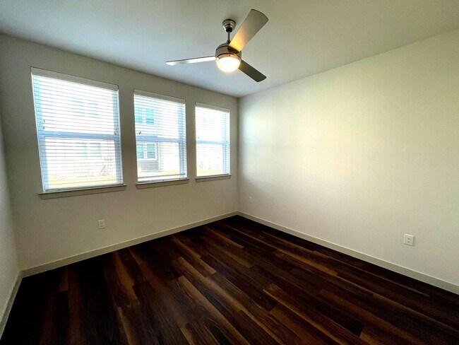 Building Photo - 15117 Fishtrap Bike Path