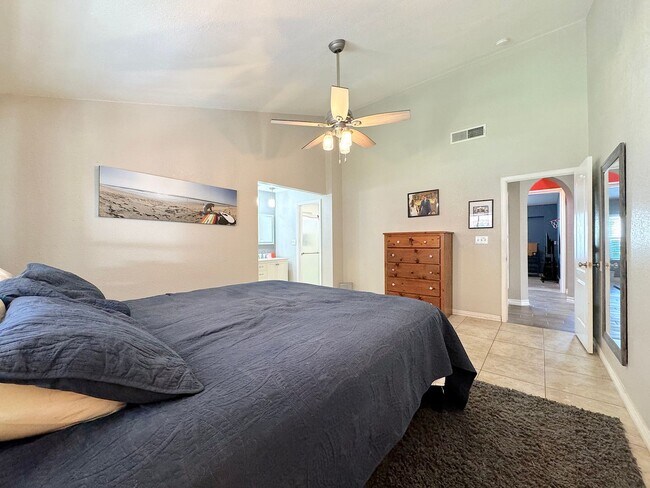 Building Photo - 6851 Amposta Dr
