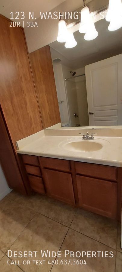 Building Photo - 123 N Washington St