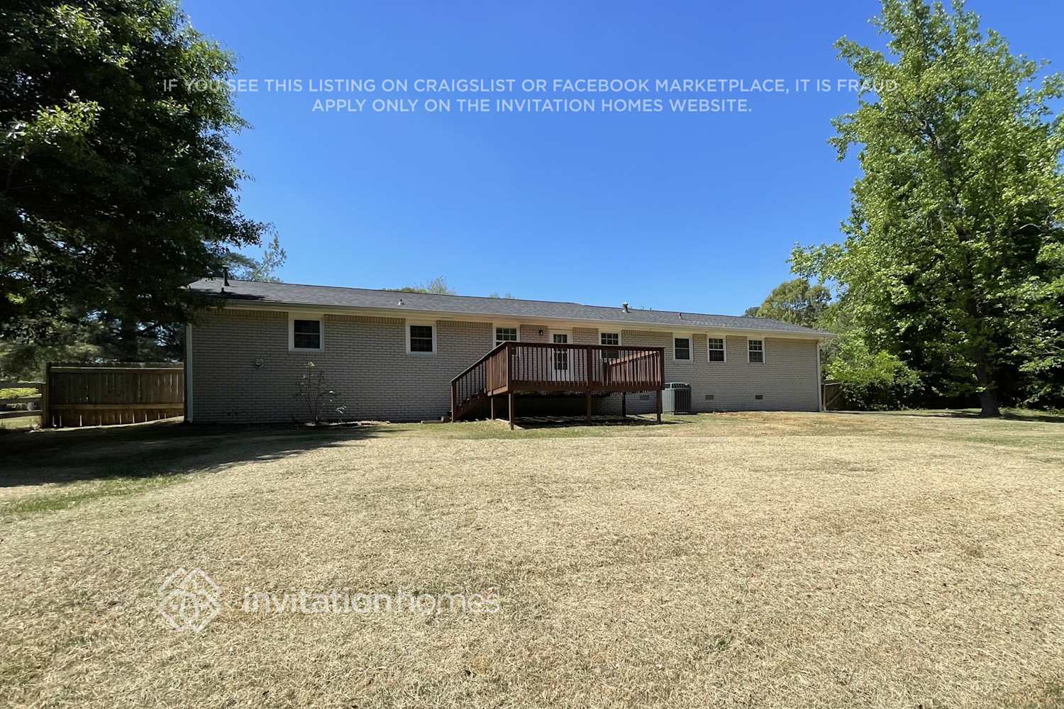 Building Photo - 3899 Summit Dr