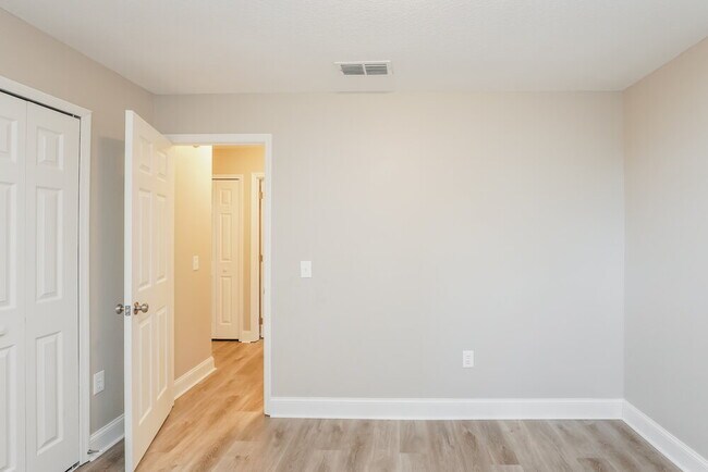 Building Photo - 658 Brightview Dr