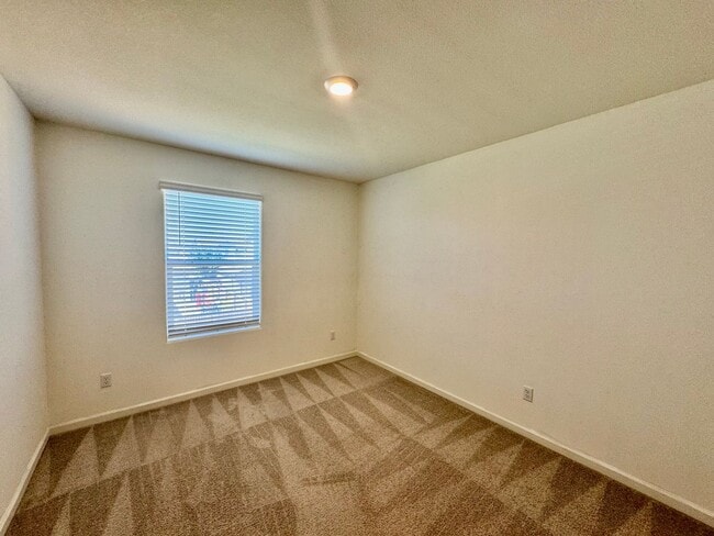Building Photo - REDUCED!!! Perfect 5 bedroom, 3.5 bath hom...