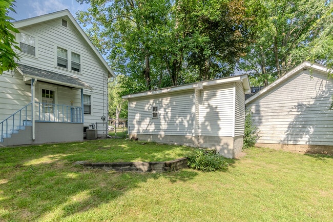 Building Photo - 1014 Woodlawn Ave