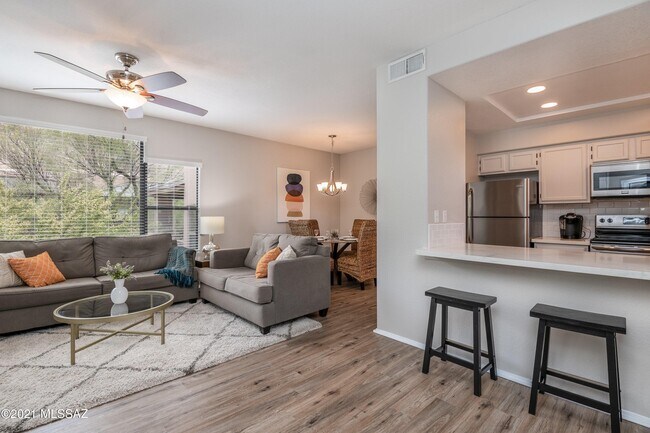 Building Photo - 6655 N Canyon Crest Dr