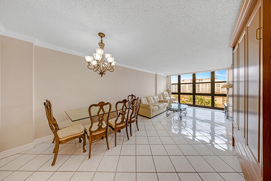 Building Photo - 2017 S Ocean Dr