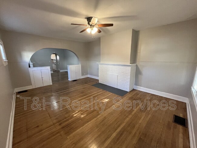 Building Photo - 23 S Spencer Ave