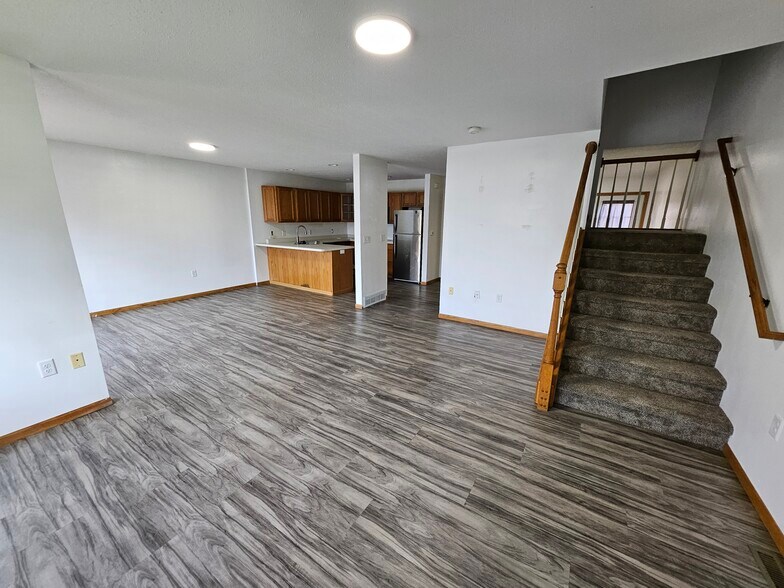 Building Photo - 5670 Gables Dr