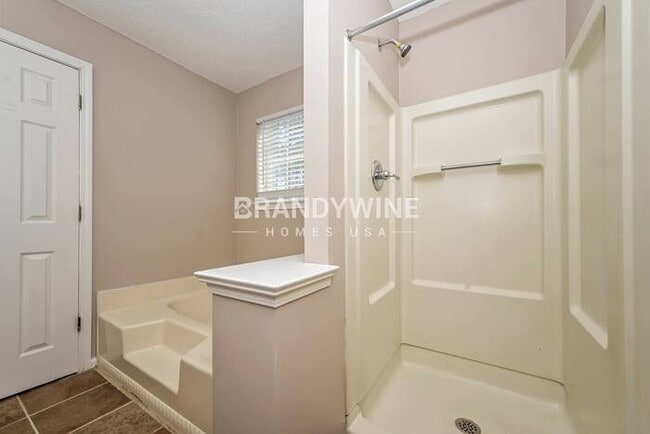 Building Photo - 35 Hampton Oaks Dr