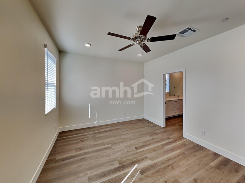 Building Photo - 513 Silverbell Fls Pl