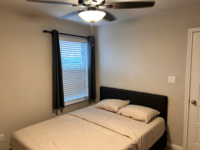 Building Photo - 3008 Muscat Wy