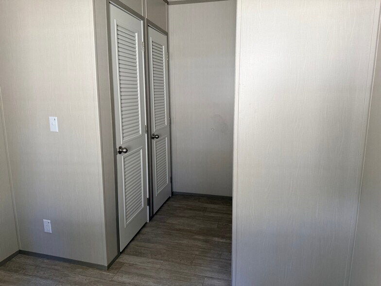 Building Photo - 118 Clara St