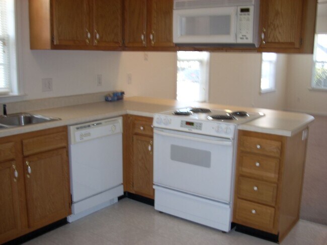 Building Photo - 125 Springwood Ln