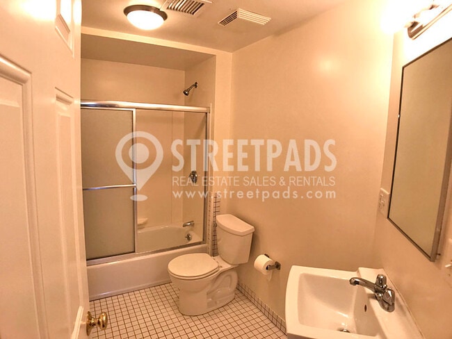 Building Photo - 881 Massachusetts Ave