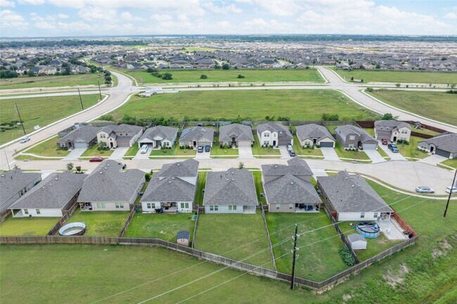 Building Photo - 20818 Marigold Meadows St