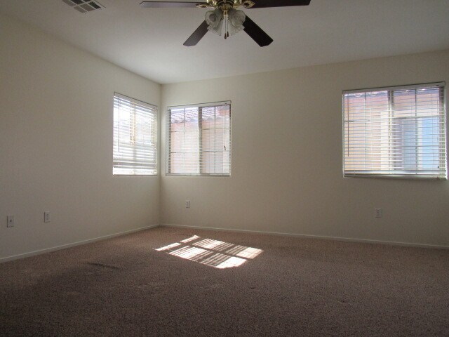 Building Photo - Great 2 Story Townhome in Gated Community!