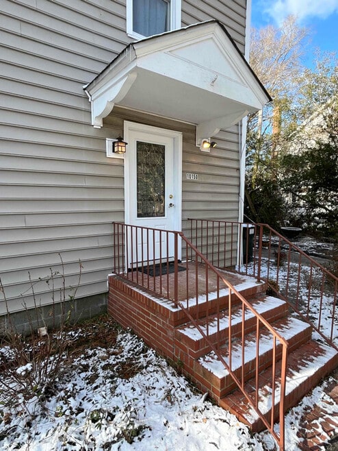 Building Photo - 10150 Rogers Dr