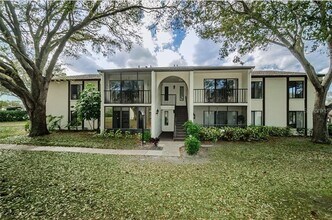 Building Photo - 2568 Pine Ridge Way S