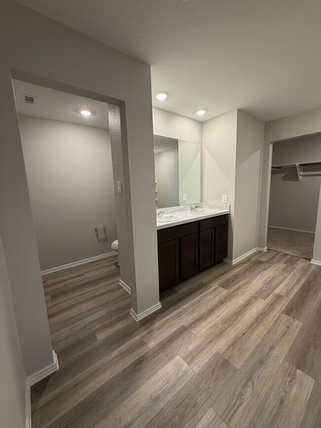 Building Photo - 16802 Paintbrush Holw Ln