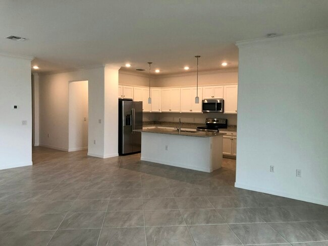 Building Photo - 14728 Cantabria Dr