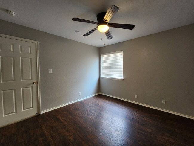 Building Photo - No Carpet / Storage Shed / Back Patio  /  ...