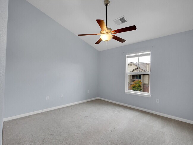 Building Photo - $1,750.00, Gorgeous 2-bed, 2-bath condo located in Aurora.