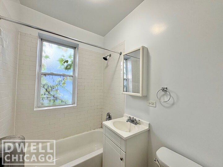 Building Photo - 2606 N Kimball Ave