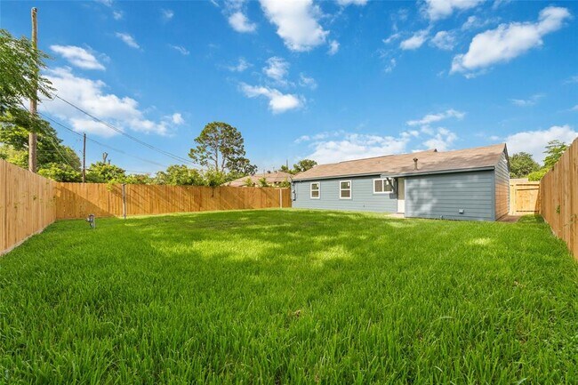 Building Photo - 9333 Fairland Dr