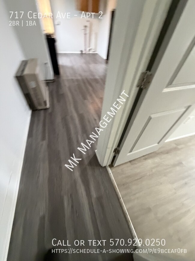 Building Photo - 717 Cedar Ave