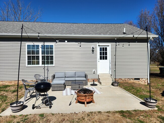 Building Photo - 355 N Harris Rd