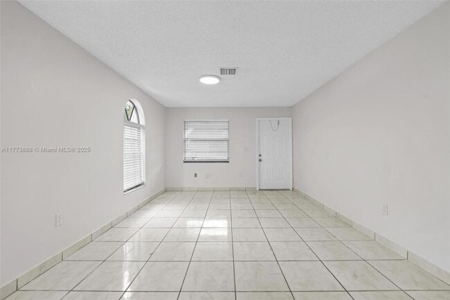 Building Photo - 5645 Taft St