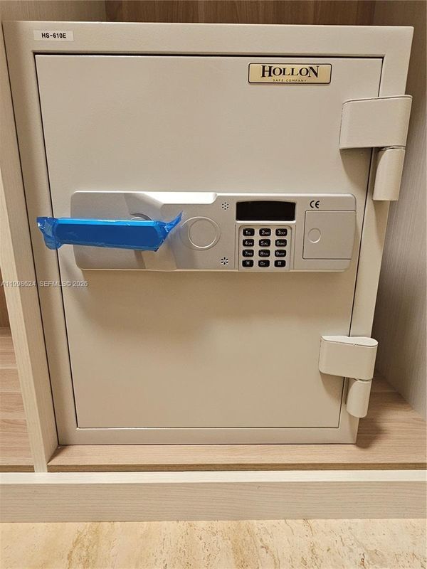 Building Photo - 1000 Brickell Plaza