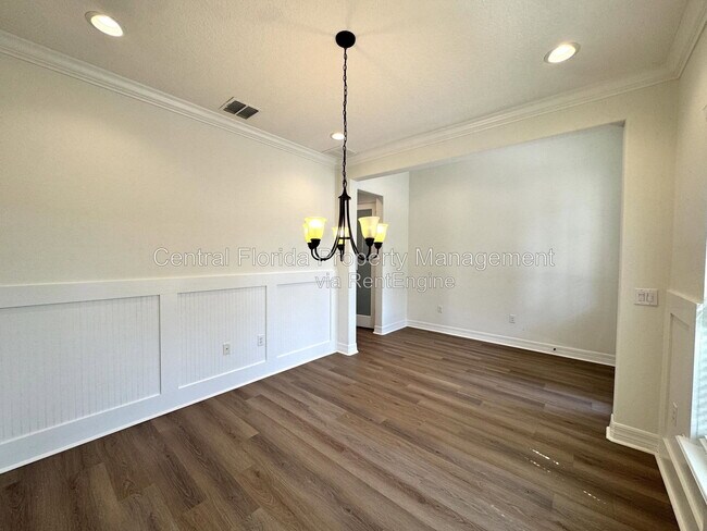 Building Photo - 8998 Fullerwood Ave