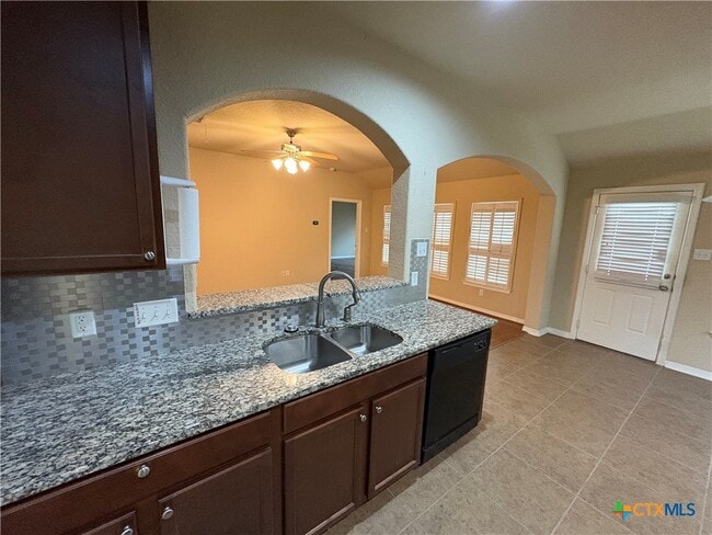 Building Photo - 374 Posey Pass